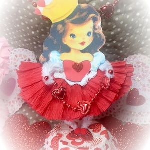 Valentine Girl Queen of Hearts Vintage Style Decor Bump Chenille Pipe Cleaner Figure Shabby Chic Paper Dolls Figurine Paperdolls Centerpiece