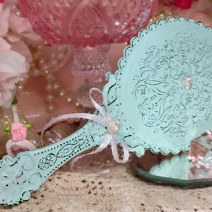 Shabby Chic Vanity Handheld Mirror Vintage Style Boudoir Decor Victorian Inspired Decorations Hand Held Princess Blue Ivory White Pink Gift Blue