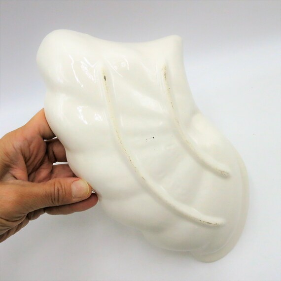 Vintage 1960s Cream Ceramic Seashell Dish Vintage 1960s Cream Ceramic Seashell Dish