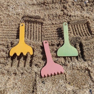 Kids sand play tools | Set of 3 sand garden tools | Kids Beach toys | Waldorf toy | Montessori sensorial | Eco friendly toy
