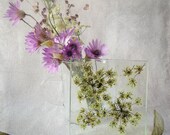 Cup coaster made from glass resin and flowers