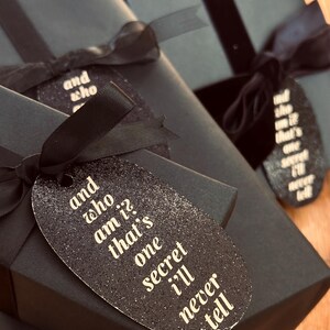 Gossip Girl cadeau I kerstcadeaukaartjes Aangepaste I Galentines Day Present-labels voor je innerlijke bijenkoningin!