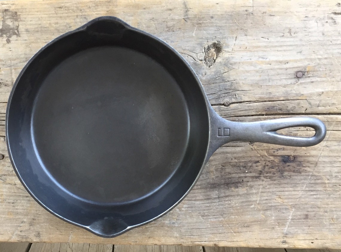 Vintage griswold cast iron skillet no 6 large blocklogo Etsy