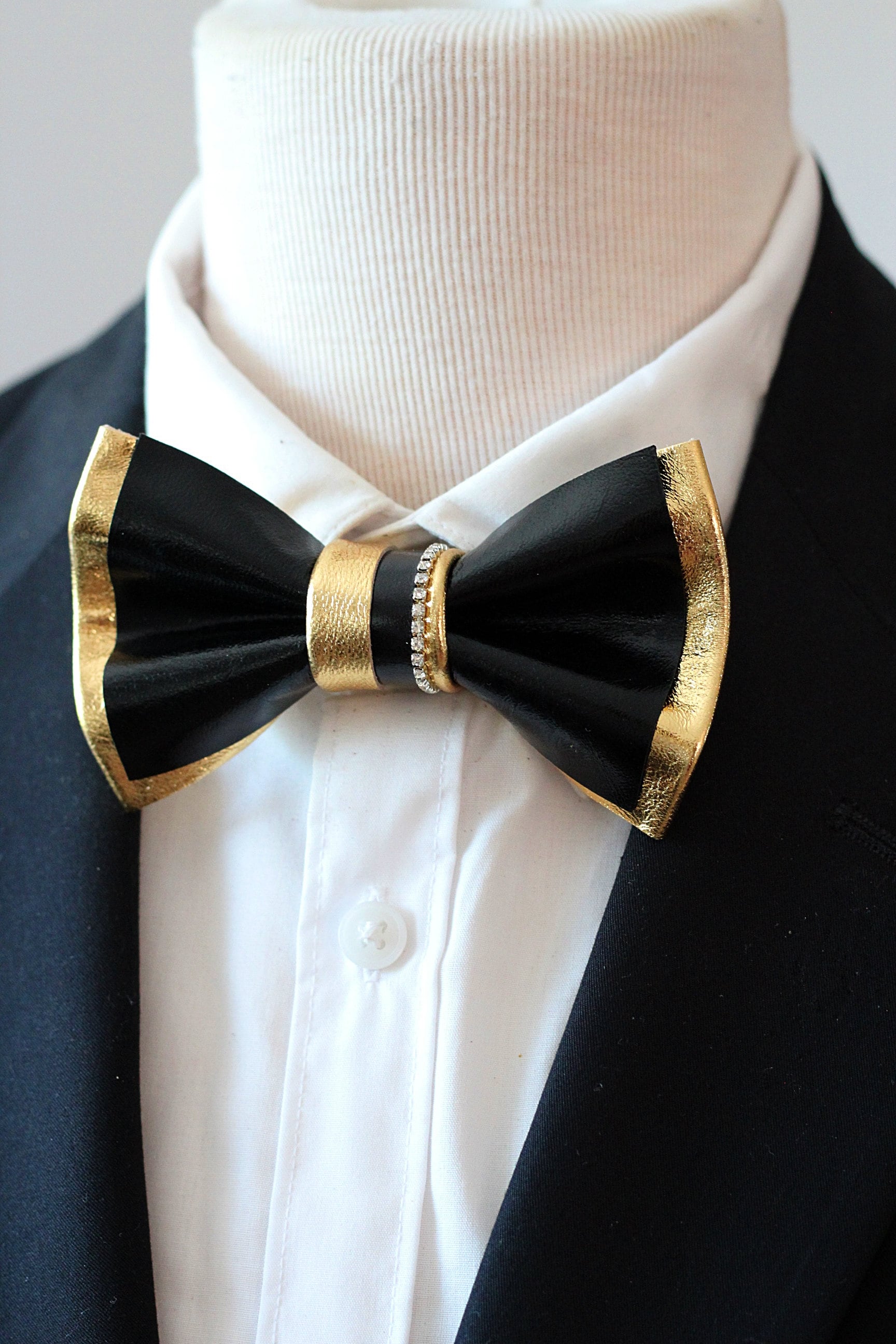 Black gold bow online tie
