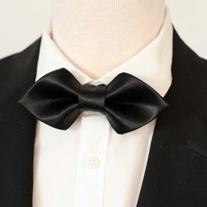 Black mens diamond satin pointed smaller bow tie for men, gold wedding bow tie Tom Ford black bow tie,pointy elegant silk bow tie boys prom