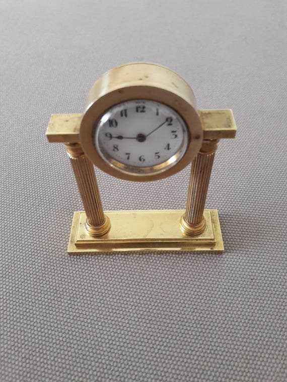 Ancienne Horloge De Bureau Globe Doré - Mouvement Mécanique, Vintage 1950-1980