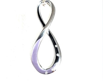 Figure 8 Sterling Silver Pendant Necklace with 5 Small Diamonds