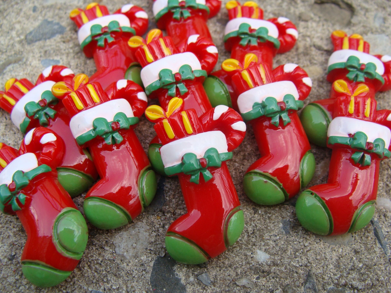 2 Christmas Resins Hair Bow Resins Santas shoe Resin Christmas | Etsy