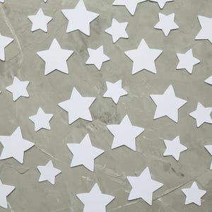 Confetti witte sterren - tafeldecoratie kerst- of militair bruiloftsfeest - 200 stuks kleine confetti voor cadeauverpakking