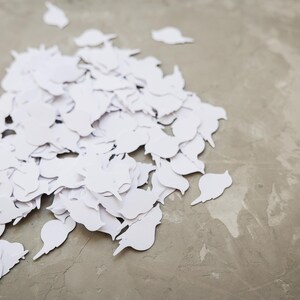 May include: A collection of white bird-shaped paper cutouts scattered on a textured grey surface. Some cutouts overlap. The website address www.mapleapple.eu is visible in the background.
