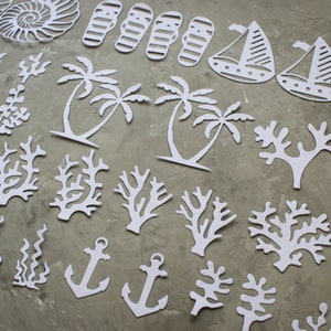 Scrapbooking strandvakantie - papieren versieringen - gestanste zeedieren - benodigdheden voor het maken van kaarten - kinderen knutselen - koraal schelppalm pantoffels gestanst