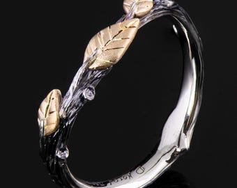 Anillo de bodas bicolor de oro de 18 quilates con ramitas y hojas negras, banda de corteza única
