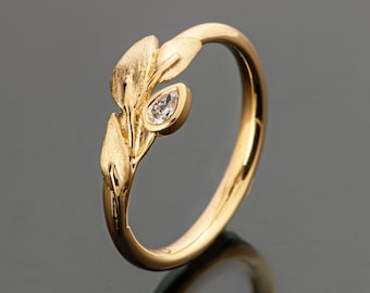 Solid 18k Gold Leaves Ring Set with Pear Shaped Diamond