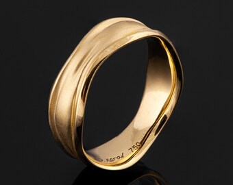 18k Gold Molten Gold 7mm Wide Wedding Band