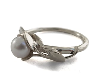 Leaves Engagement Ring, White Gold and Pearl engagement ring, engagement ring, leaf ring, filigree, art nouveau, vintage, pearl leaf ring