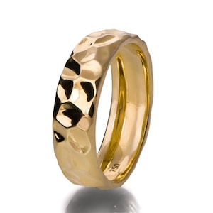 18K Gold Hammered Wedding Band
