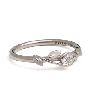 18k White Gold Leaves Diamond Ring