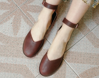 Brown Leather Sandals, Brown Sandals, Summer Shoes, Leather Flats, Flats, Flat Shoes, Brown Slip Ons, Ankle Strap Sandals, Casual Shoes