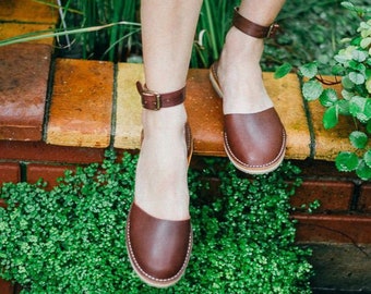 NEW! Sustainable Loafers, Brown Leather Sandals, Brown Sandals, Summer Shoes, Leather Flats, Sandals, Flat Shoes, Ankle Strap Sandals