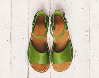 Sandalias con correa en el tobillo, Sandalias con tiras, Sandalias Boho, Sandalias de cuero, Zapatos de verano, Sandalias verdes, Zapatos planos de verano, sandalias cerradas