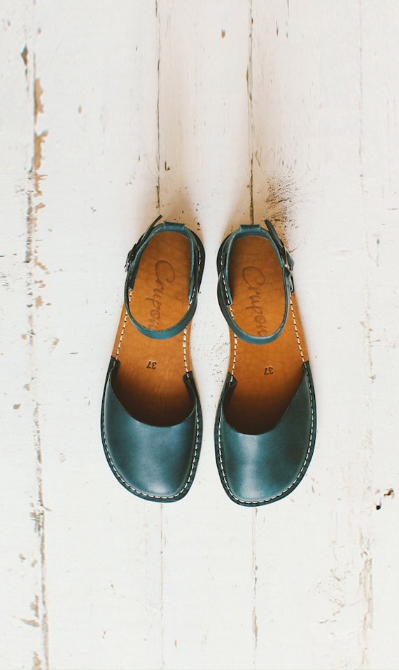 Gray Summer Sandals With Dark Side Accent