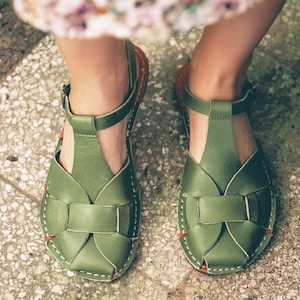 Sandali in pelle a piedi nudi, sandali a piedi nudi, sandali verdi, scarpe fatte a mano, punta larga, drop zero, sandali minimalisti, calzature naturali
