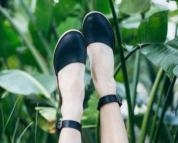 Nieuw Leren sandalen enkelband sandalen zomersandalen leren flats slip ons sandalen platte schoenen verstelbare enkelband Etsy Nederland