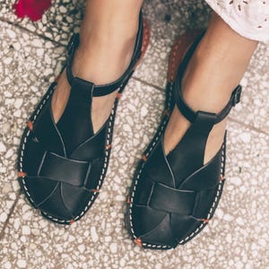 Sandali a piedi nudi, sandali a piedi nudi in pelle, sandali neri, scarpe fatte a mano, punta larga, drop zero, sandali minimalisti, calzature naturali