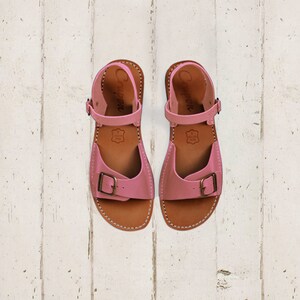 adjustable sandals for narrow feet