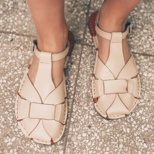 Sandali a piedi nudi, sandali a piedi nudi in pelle, sandali color crema, scarpe fatte a mano, punta larga, drop zero, sandali minimalisti, calzature naturali