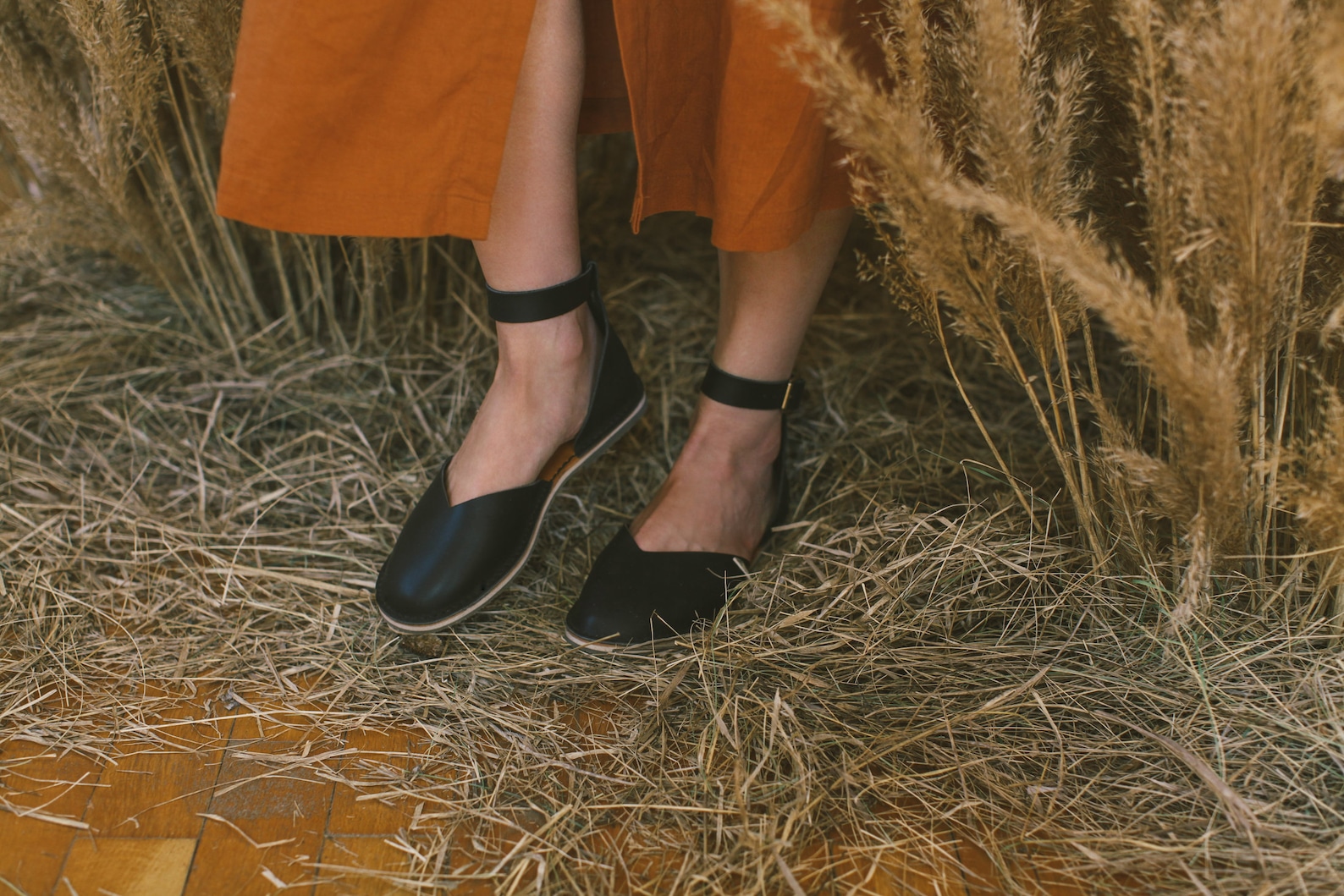 flatform shoes black