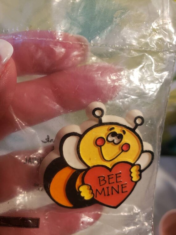 Vintage 1980s Hallmark Valentine Bee Pin NOS - image 2