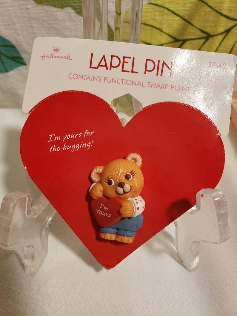 Vintage 1980s 1990s Hallmark Valentine Day Teddy Bear Pin NOS image 1