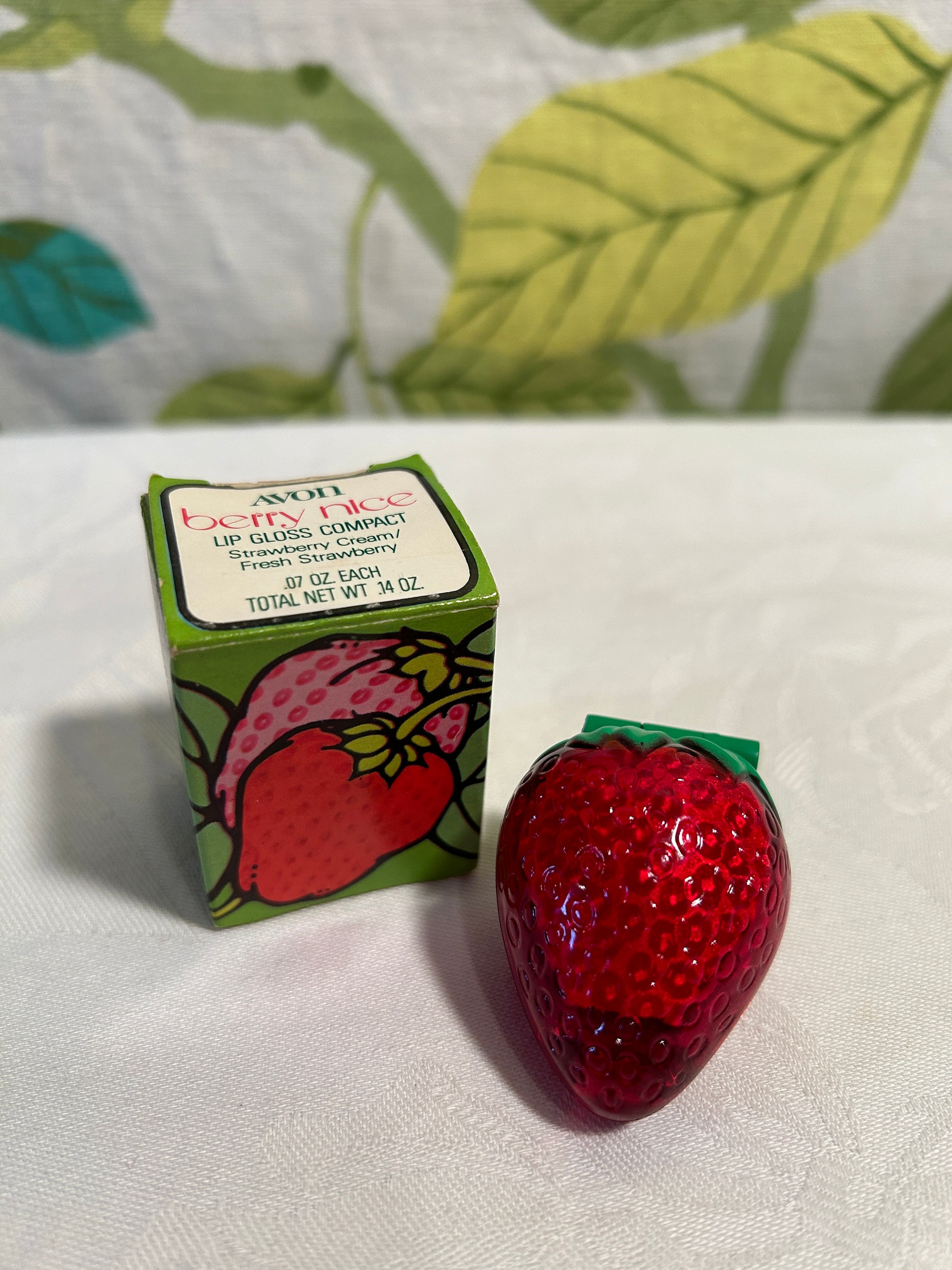 Vintage 1970s Avon Strawberry Berry Nice Lip Gloss Pomade 
