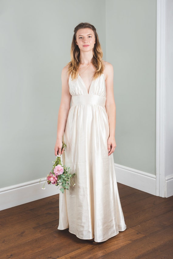 Casual cream wedding dress discount