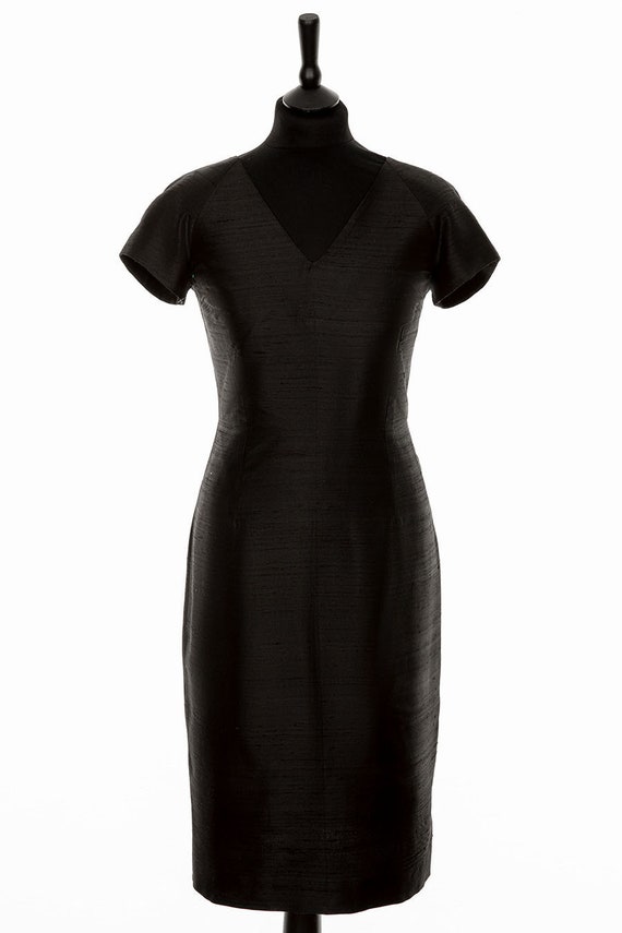 black fitted shift dress