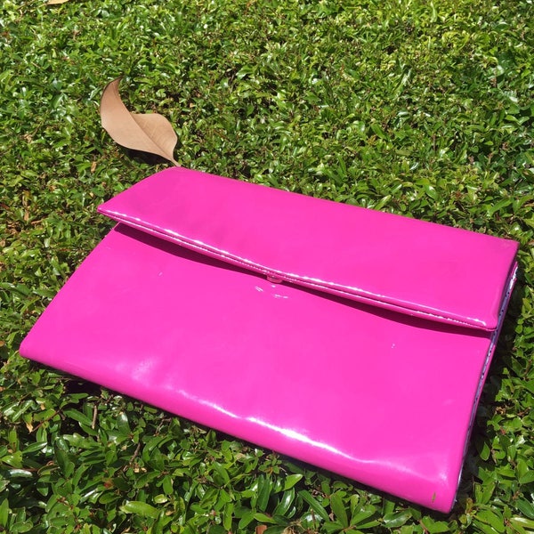 Cartera de mano-slow fashion- bolso fucsia - bolso original- bolso diferente-