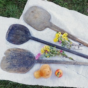 Vintage oven shovel Antique wood pizza paddle Primitive wood bread shovel Rustic kitchen wall hangings Wooden antiques Country bakery prims