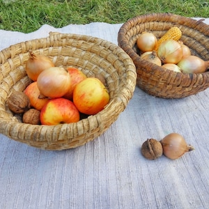 Round bowl set Antique wicker basket Country kitchen primitive antiques Farmhouse decor Wickerwork basket table centerpiece