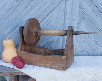 Antique spinning wheel Primitive wooden tool Rustic home decor Country wood Primitives decor Farmhouse fibre arts tool Old cottage antiques