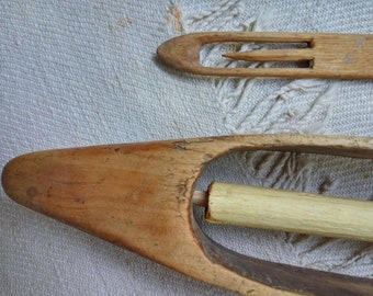 Antique tools Weaving shuttle, bobbin Primitive loom parts Vintage fibre art Wooden set Rustic assemblage Farmhouse antique collectibles