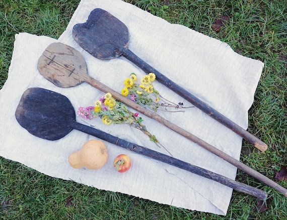 Antique wooden pizza paddle Wood scoop Bread shovel Primitive wood decor Country barn prims Rustic kitchen wall hanging Farmhouse cottage