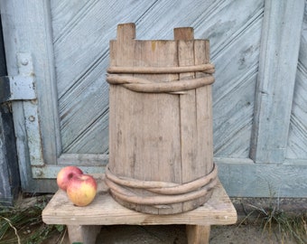 Primitive wood container Antique hamper of wood Rustic cloth organizer for laundry or bathroom Large wooden box Farmhouse storage trunk