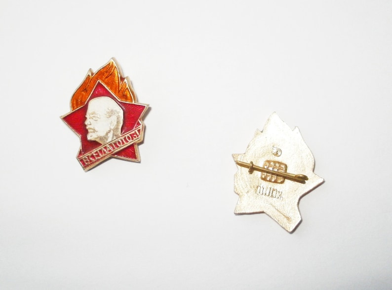 Soviet Pin Young Pioneers badge USSR era Soviet collectible Ussr pin Russian school