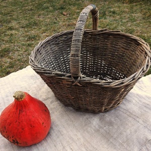 Vintage basket Large hamper Wicker storage box Farmhouse cottage kitchen Rustic home decor Large basket Decorative country basket