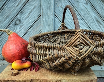 Vintage basket Wicker hamper Farmhouse cottage Kitchen storage box Rustic home decor Large basket Decorative country basket