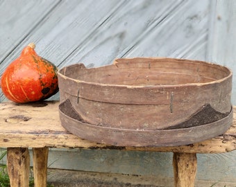 wooden sieve basket Large primitive antique sifter 13" Country wall decor Round wall hanging Farmhouse cottage Rustic kitchen Cabin decor