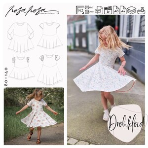 Könnte beinhalten: Ein Schnittmuster für ein Kleid mit einem drehenden Rock. Das Schnittmuster beinhaltet drei verschiedene Ärmelvarianten: lange Ärmel, kurze Ärmel und kurze Ärmel mit Rüschen. Das Schnittmuster ist für die Größen 80-140 cm. Das Bild zeigt auch ein Kind, das ein Kleid aus dem Schnittmuster trägt.