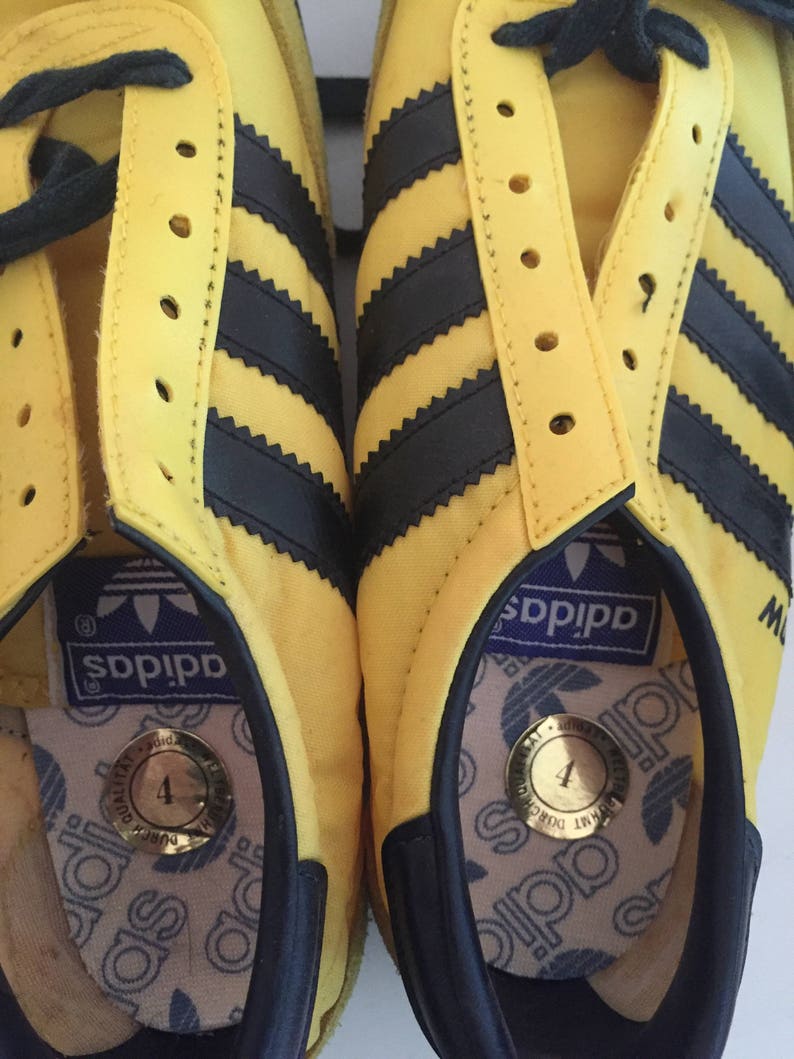 Vintage 80er Adidas Schuhe laufen Jogger Pfeil neuen jungen 4 Kinder, gelb, schwarz Vintage 80er Adidas Schuhe laufen Jogger Pfeil neuen jungen 4 Kinder, gelb, schwarz