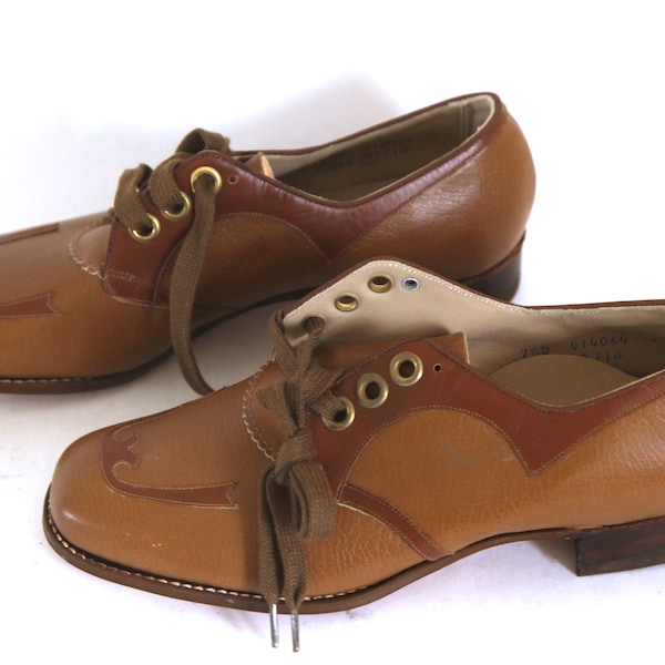 Vintage bruine leren schoenen dames 7.5 goodyear welt dode inventaris nieuwe vleugeltips jaren '60 jaren '70